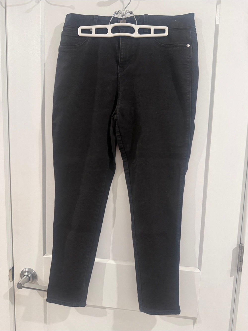 1822 brand Black Women's Jeans - Classic Slim Fit